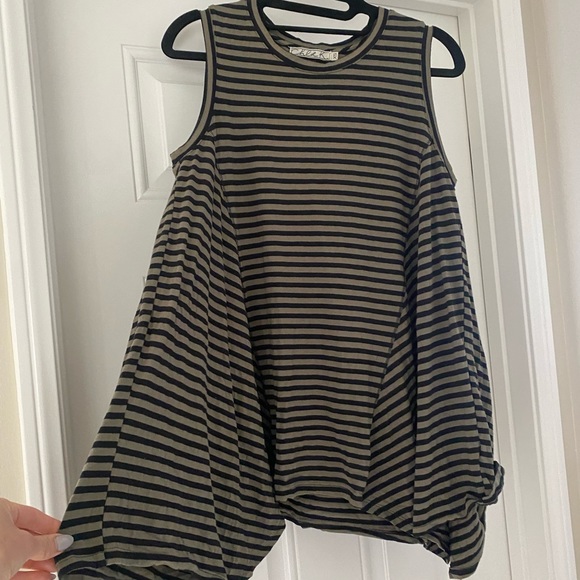 CHLOE K sharkbite flowy striped tunic tank top size XS - Picture 3 of 11
